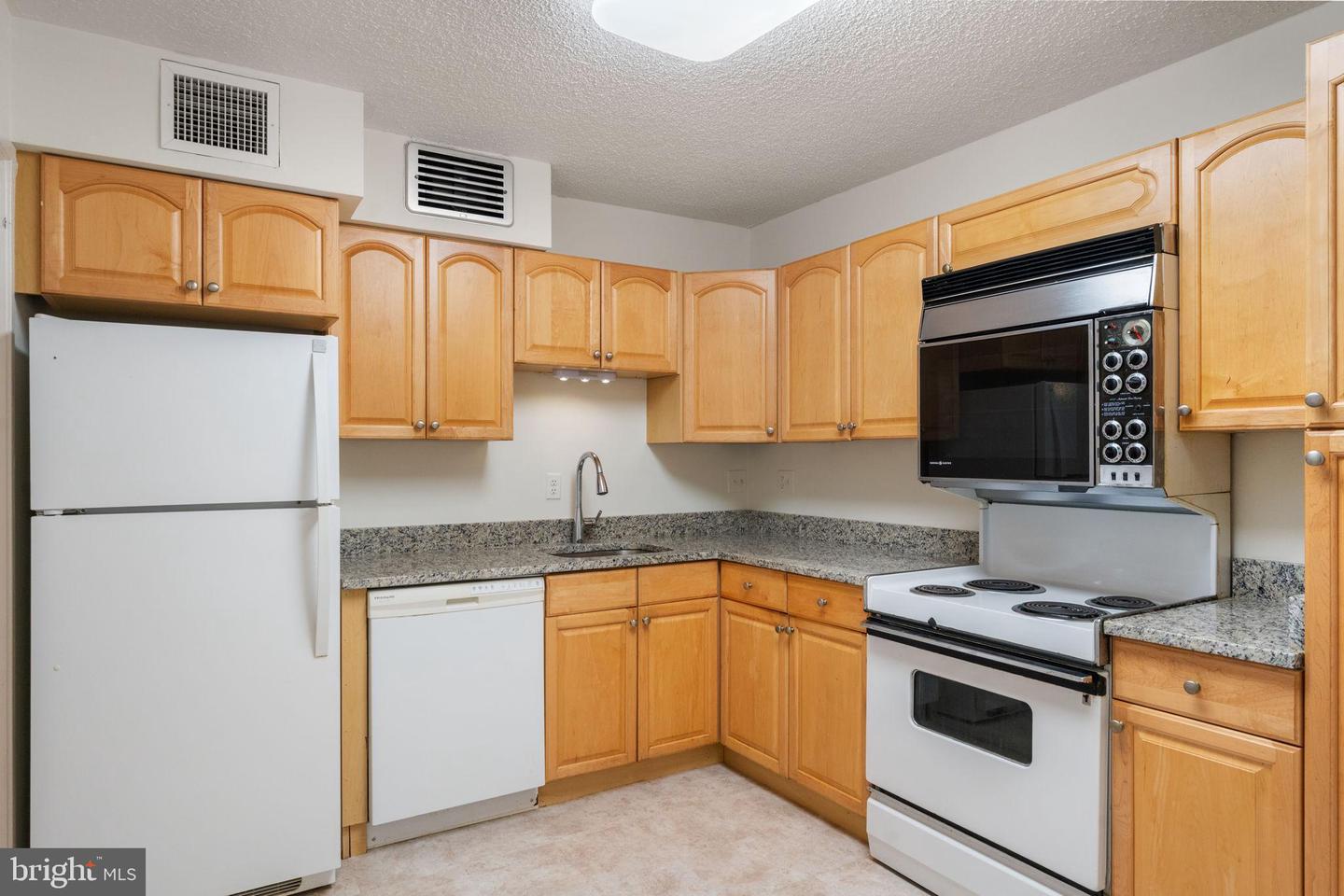 1800 OLD MEADOW RD #1218, MCLEAN, Virginia 22102, 2 Bedrooms Bedrooms, 6 Rooms Rooms,2 BathroomsBathrooms,Residential,For sale,1800 OLD MEADOW RD #1218,VAFX2259946 MLS # VAFX2259946