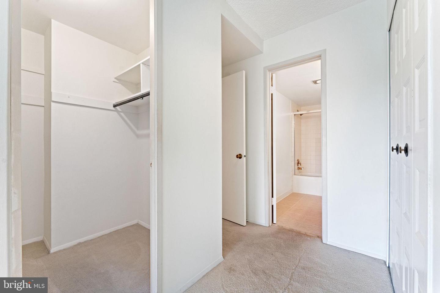 1800 OLD MEADOW RD #1218, MCLEAN, Virginia 22102, 2 Bedrooms Bedrooms, 6 Rooms Rooms,2 BathroomsBathrooms,Residential,For sale,1800 OLD MEADOW RD #1218,VAFX2259946 MLS # VAFX2259946