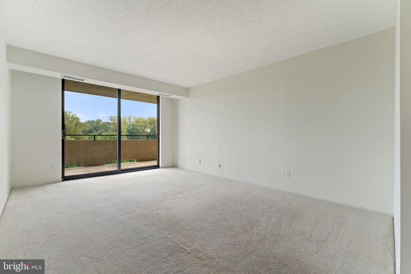 1800 OLD MEADOW RD #1218, MCLEAN, Virginia 22102, 2 Bedrooms Bedrooms, 6 Rooms Rooms,2 BathroomsBathrooms,Residential,For sale,1800 OLD MEADOW RD #1218,VAFX2259946 MLS # VAFX2259946