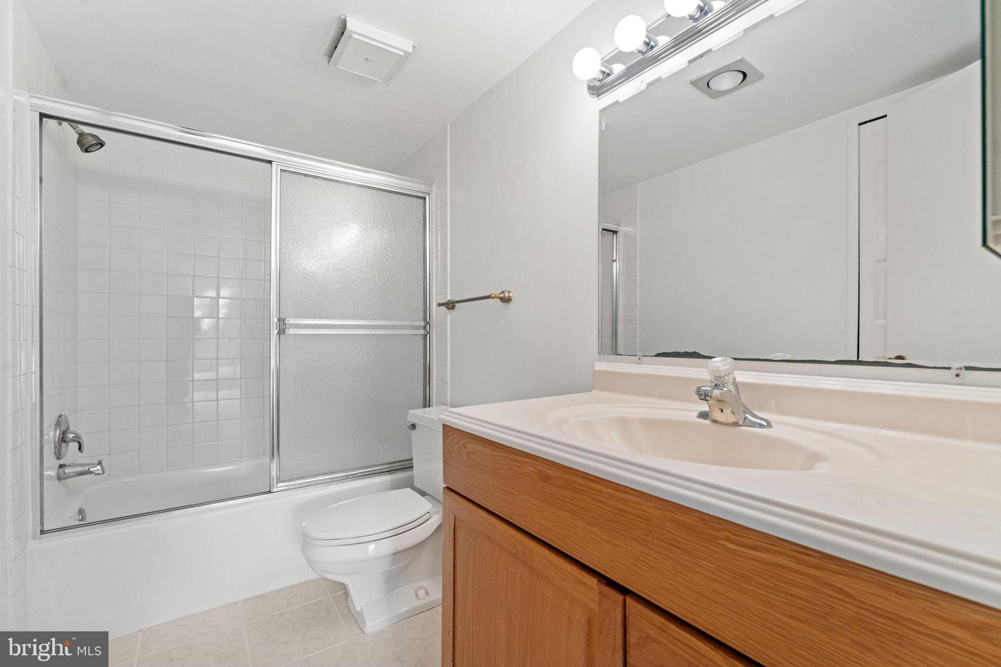 1800 OLD MEADOW RD #1218, MCLEAN, Virginia 22102, 2 Bedrooms Bedrooms, 6 Rooms Rooms,2 BathroomsBathrooms,Residential,For sale,1800 OLD MEADOW RD #1218,VAFX2259946 MLS # VAFX2259946