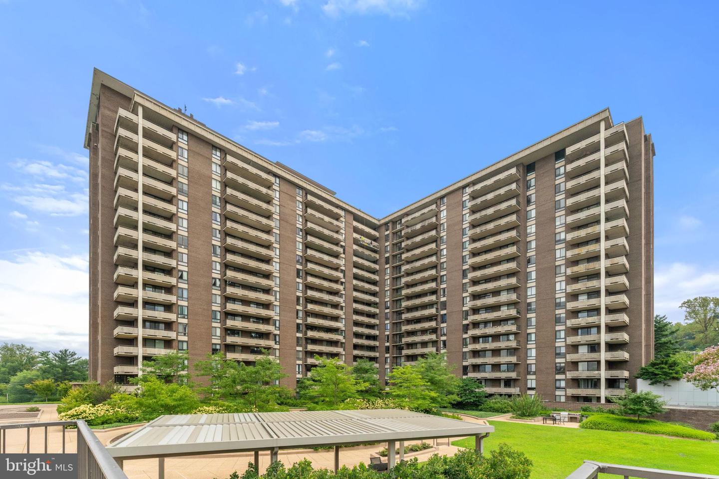 1800 OLD MEADOW RD #1218, MCLEAN, Virginia 22102, 2 Bedrooms Bedrooms, 6 Rooms Rooms,2 BathroomsBathrooms,Residential,For sale,1800 OLD MEADOW RD #1218,VAFX2259946 MLS # VAFX2259946
