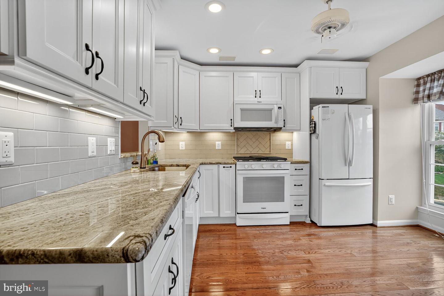 5986 MANORWOOD DR, CENTREVILLE, Virginia 20120, 3 Bedrooms Bedrooms, ,2 BathroomsBathrooms,Residential,For sale,5986 MANORWOOD DR,VAFX2262718 MLS # VAFX2262718