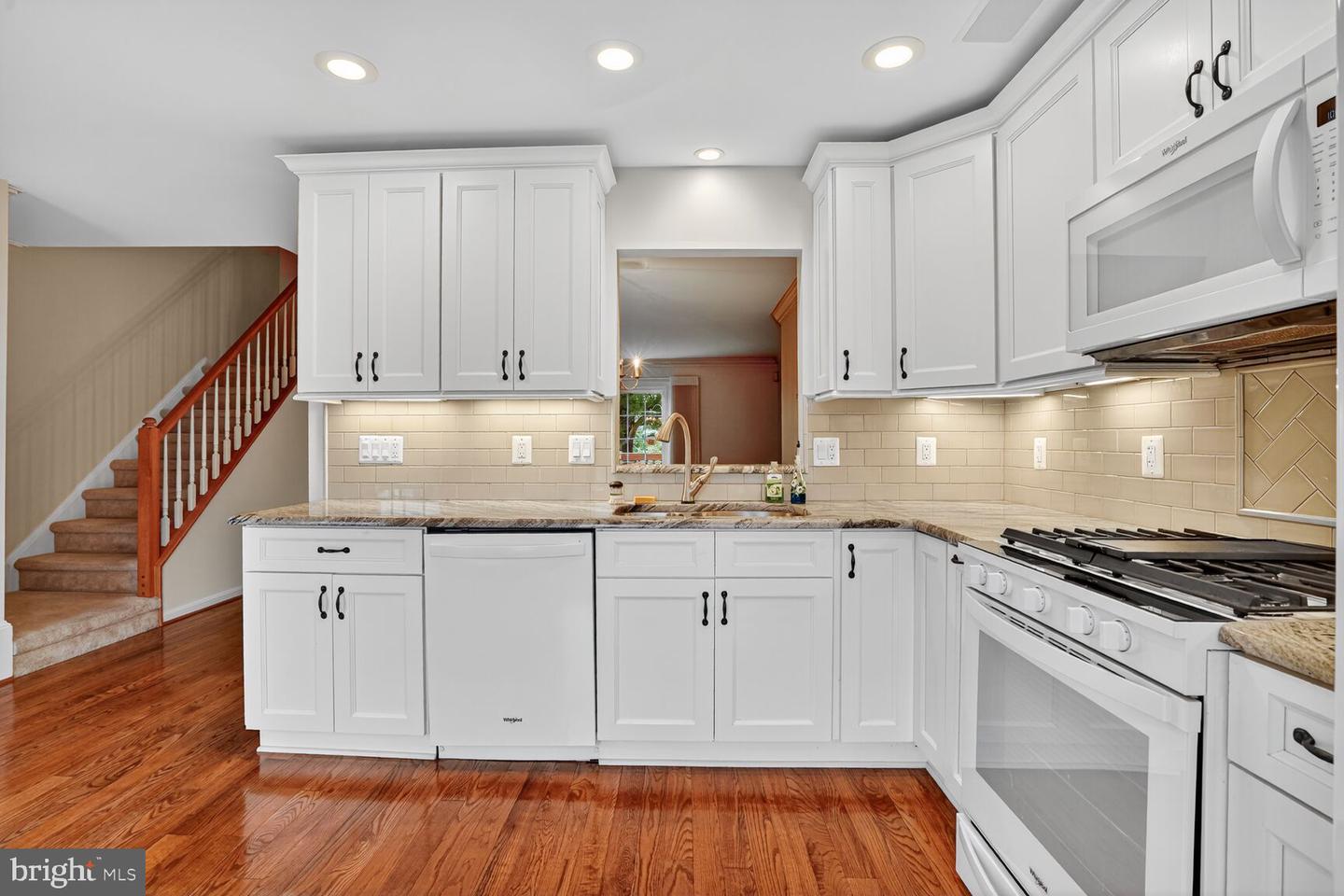 5986 MANORWOOD DR, CENTREVILLE, Virginia 20120, 3 Bedrooms Bedrooms, ,2 BathroomsBathrooms,Residential,For sale,5986 MANORWOOD DR,VAFX2262718 MLS # VAFX2262718