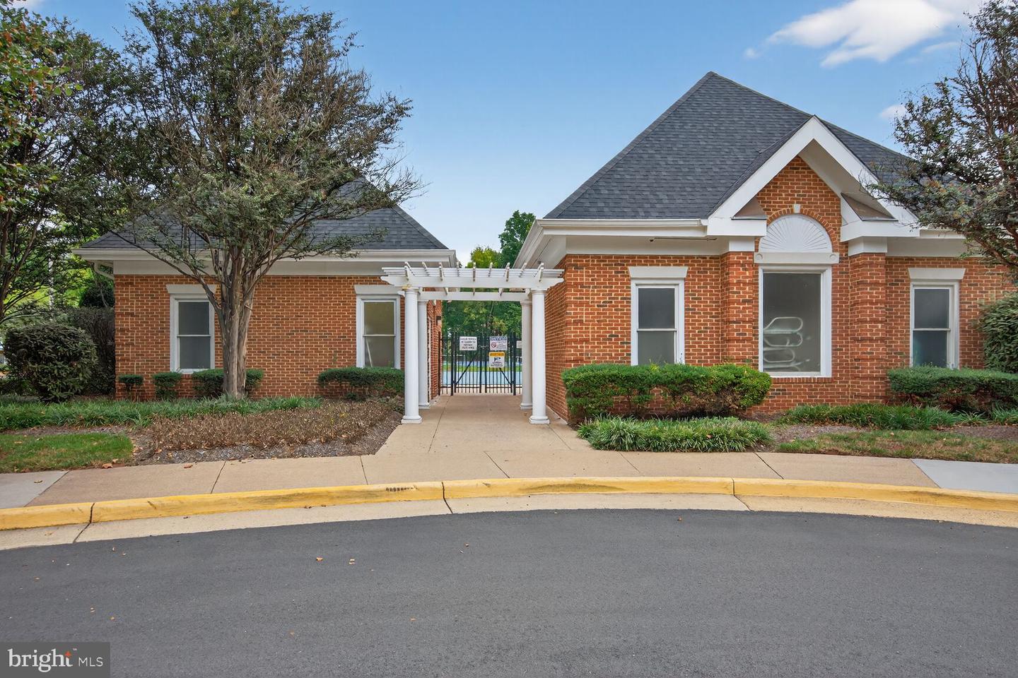 5986 MANORWOOD DR, CENTREVILLE, Virginia 20120, 3 Bedrooms Bedrooms, ,2 BathroomsBathrooms,Residential,For sale,5986 MANORWOOD DR,VAFX2262718 MLS # VAFX2262718