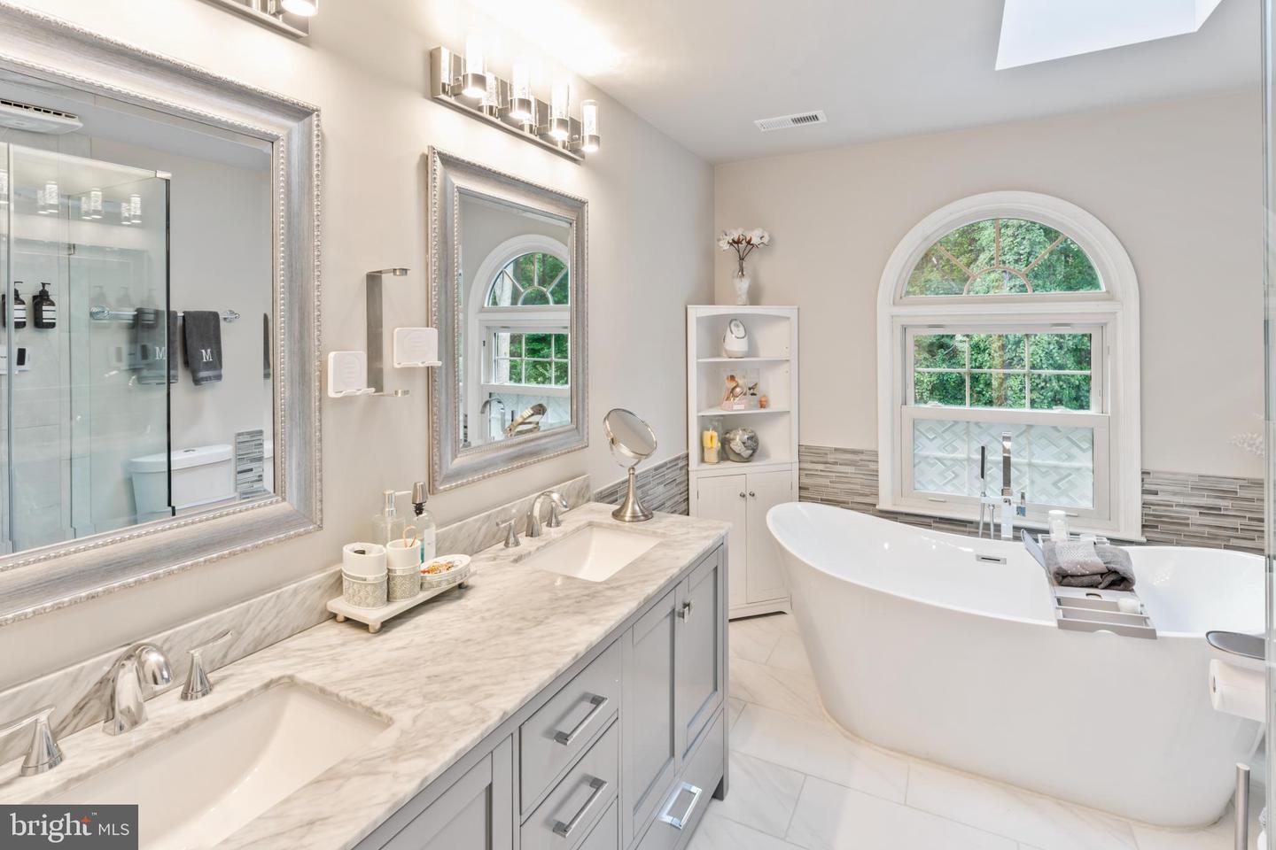 4082 WESTWIND DR, WOODBRIDGE, Virginia 22193, 5 Bedrooms Bedrooms, 9 Rooms Rooms,3 BathroomsBathrooms,Residential,For sale,4082 WESTWIND DR,VAPW2103340 MLS # VAPW2103340