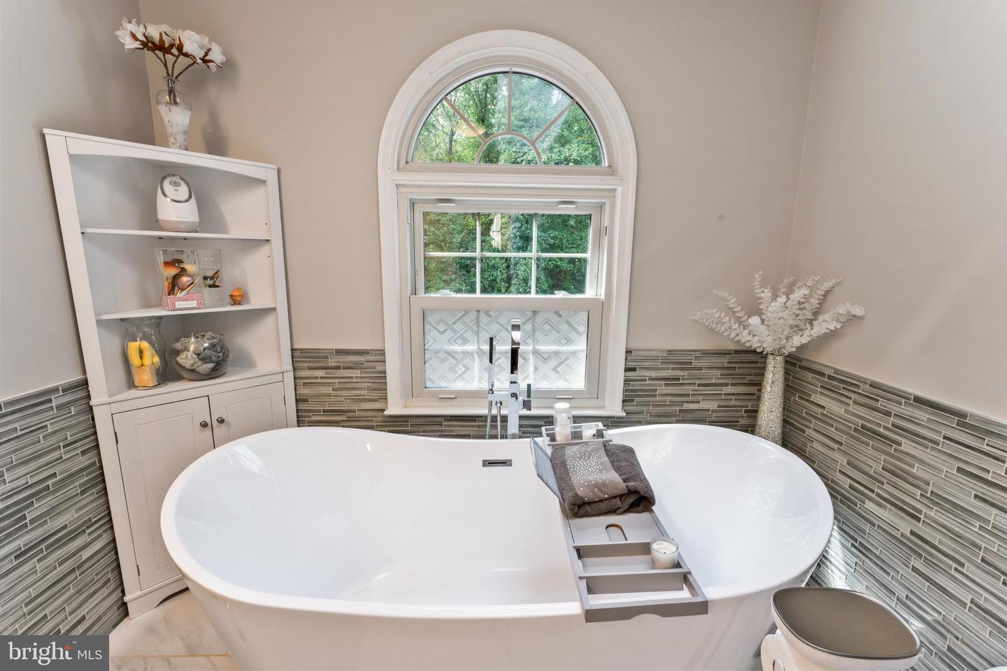 4082 WESTWIND DR, WOODBRIDGE, Virginia 22193, 5 Bedrooms Bedrooms, 9 Rooms Rooms,3 BathroomsBathrooms,Residential,For sale,4082 WESTWIND DR,VAPW2103340 MLS # VAPW2103340