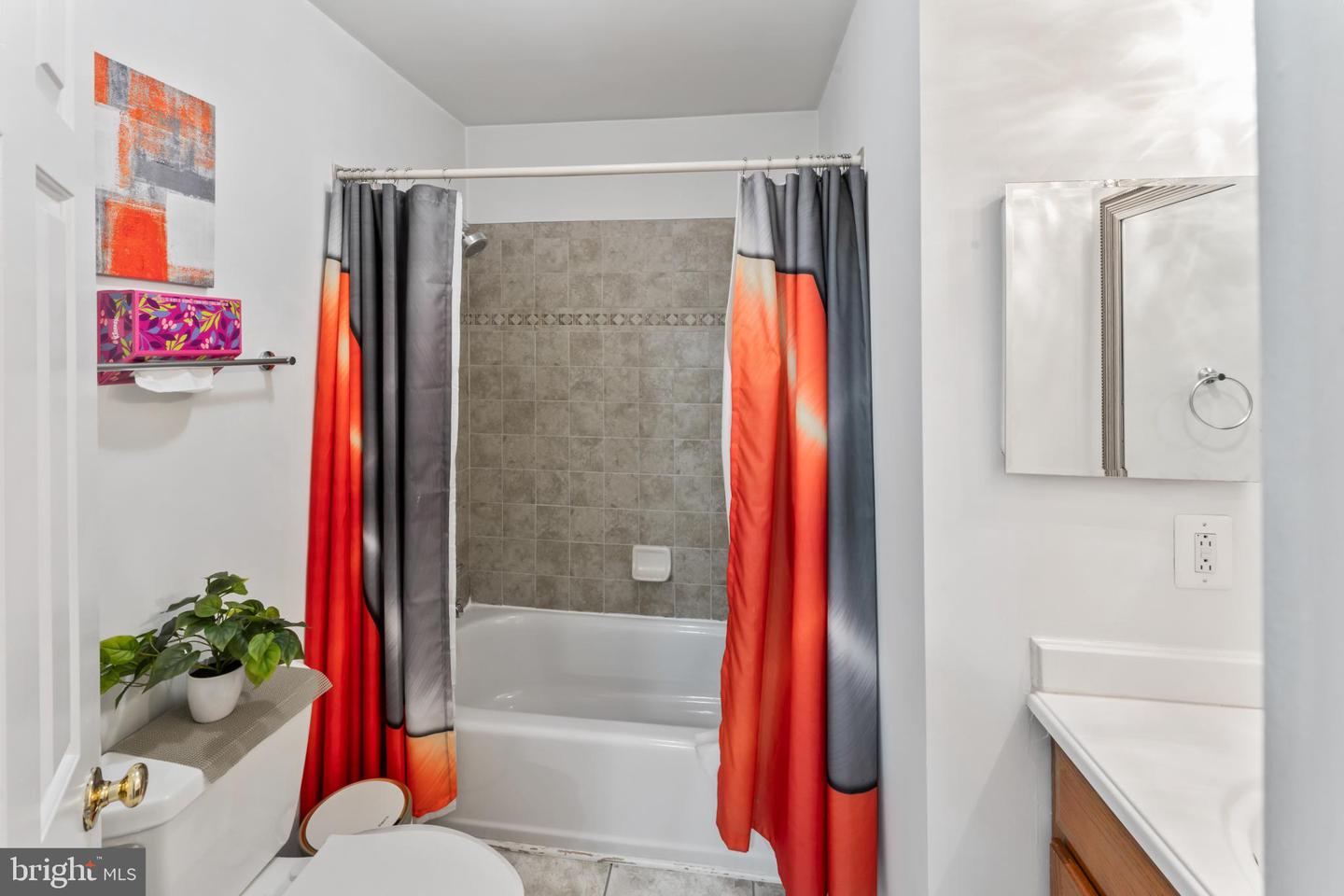 4082 WESTWIND DR, WOODBRIDGE, Virginia 22193, 5 Bedrooms Bedrooms, 9 Rooms Rooms,3 BathroomsBathrooms,Residential,For sale,4082 WESTWIND DR,VAPW2103340 MLS # VAPW2103340