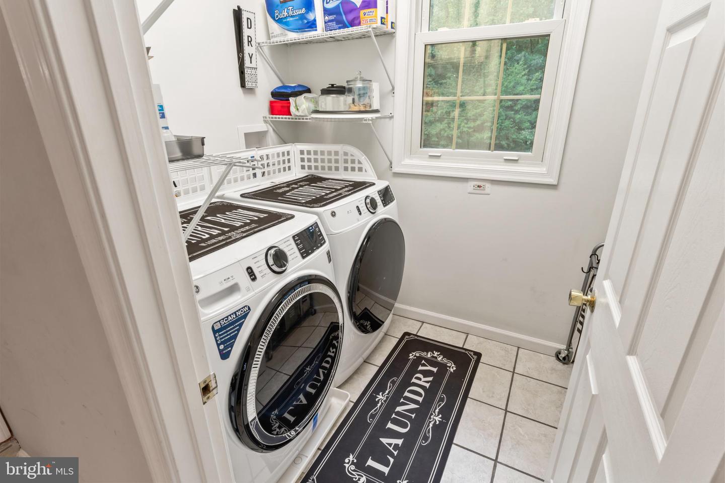 4082 WESTWIND DR, WOODBRIDGE, Virginia 22193, 5 Bedrooms Bedrooms, 9 Rooms Rooms,3 BathroomsBathrooms,Residential,For sale,4082 WESTWIND DR,VAPW2103340 MLS # VAPW2103340