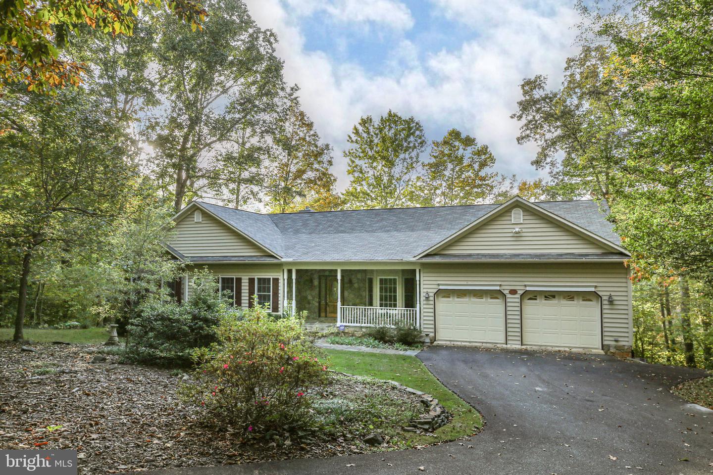 12805 LAKE WILDERNESS LN, SPOTSYLVANIA, Virginia 22551, 3 Bedrooms Bedrooms, ,3 BathroomsBathrooms,Residential,For sale,12805 LAKE WILDERNESS LN,VASP2036376 MLS # VASP2036376