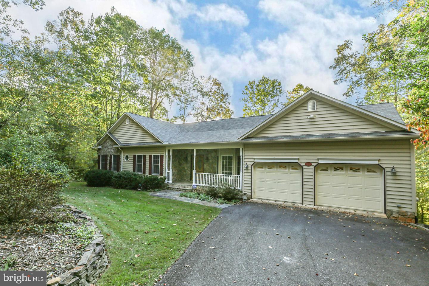 12805 LAKE WILDERNESS LN, SPOTSYLVANIA, Virginia 22551, 3 Bedrooms Bedrooms, ,3 BathroomsBathrooms,Residential,For sale,12805 LAKE WILDERNESS LN,VASP2036376 MLS # VASP2036376