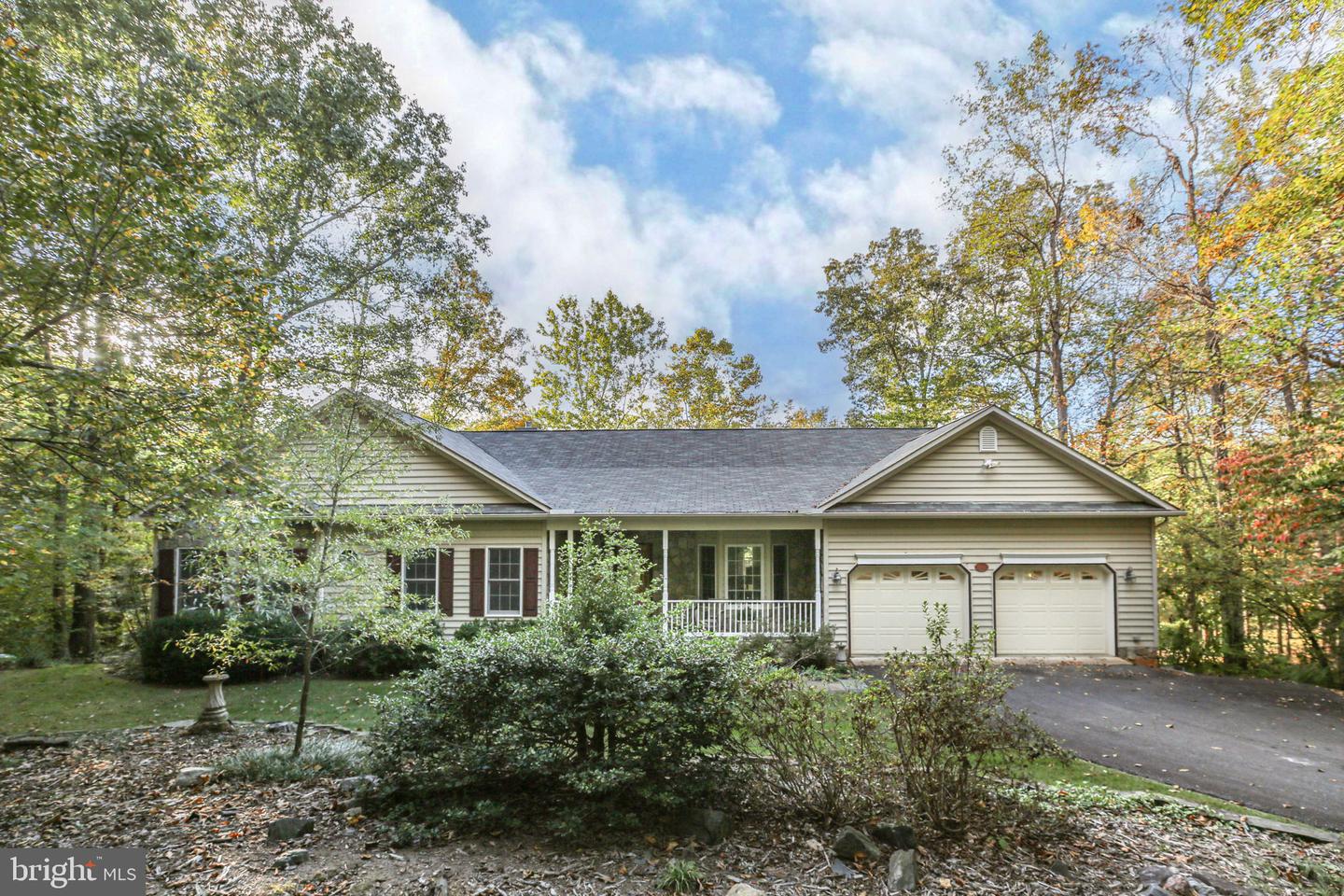 12805 LAKE WILDERNESS LN, SPOTSYLVANIA, Virginia 22551, 3 Bedrooms Bedrooms, ,3 BathroomsBathrooms,Residential,For sale,12805 LAKE WILDERNESS LN,VASP2036376 MLS # VASP2036376