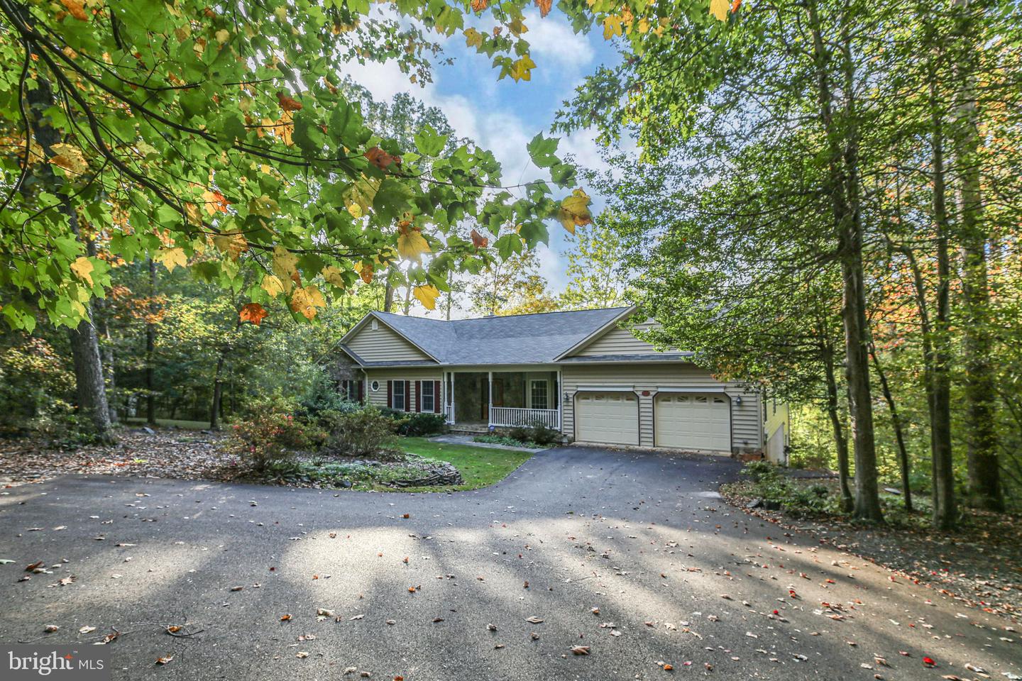 12805 LAKE WILDERNESS LN, SPOTSYLVANIA, Virginia 22551, 3 Bedrooms Bedrooms, ,3 BathroomsBathrooms,Residential,For sale,12805 LAKE WILDERNESS LN,VASP2036376 MLS # VASP2036376