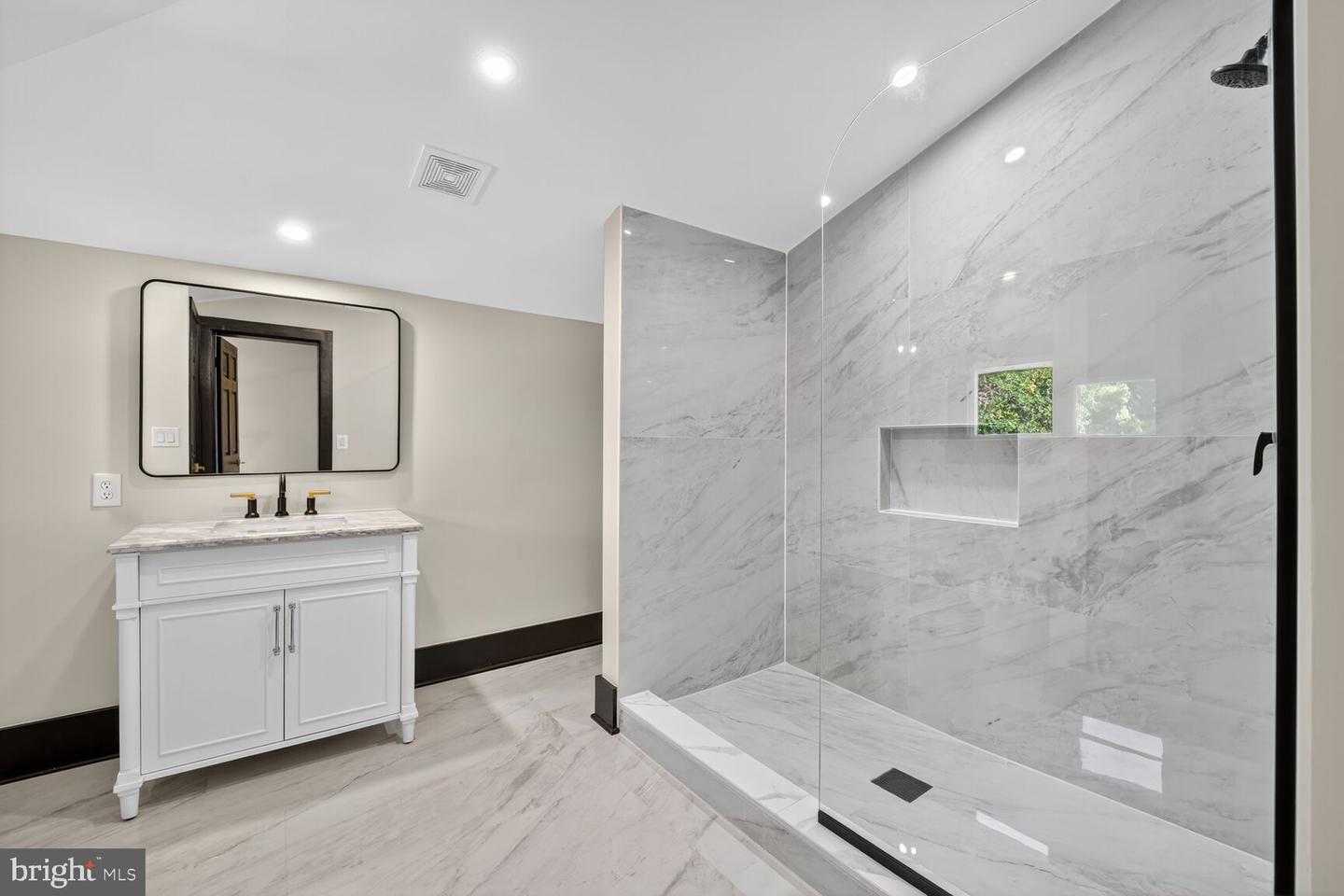 1400 NEWTON ST NE, WASHINGTON, District Of Columbia 20017, 5 Bedrooms Bedrooms, ,5 BathroomsBathrooms,Residential,For sale,1400 NEWTON ST NE,DCDC2226106 MLS # DCDC2226106