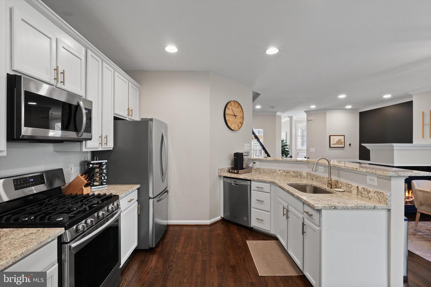 6485 WATERFIELD RD, ALEXANDRIA, Virginia 22315, 3 Bedrooms Bedrooms, ,3 BathroomsBathrooms,Residential,For sale,6485 WATERFIELD RD,VAFX2273474 MLS # VAFX2273474