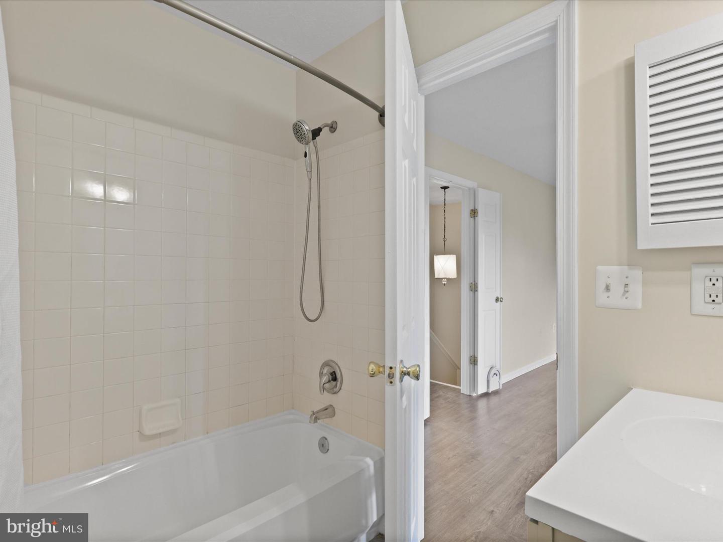 4019 KIMBERLEY GLEN CT, CHANTILLY, Virginia 20151, 3 Bedrooms Bedrooms, ,3 BathroomsBathrooms,Residential,For sale,4019 KIMBERLEY GLEN CT,VAFX2273654 MLS # VAFX2273654 4019 KIMBERLEY GLEN CT, CHANTILLY, Virginia 20151, 3 Bedrooms Bedrooms, ,3 BathroomsBathrooms,Residential,For sale,4019 KIMBERLEY GLEN CT,VAFX2273654 MLS # VAFX2273654