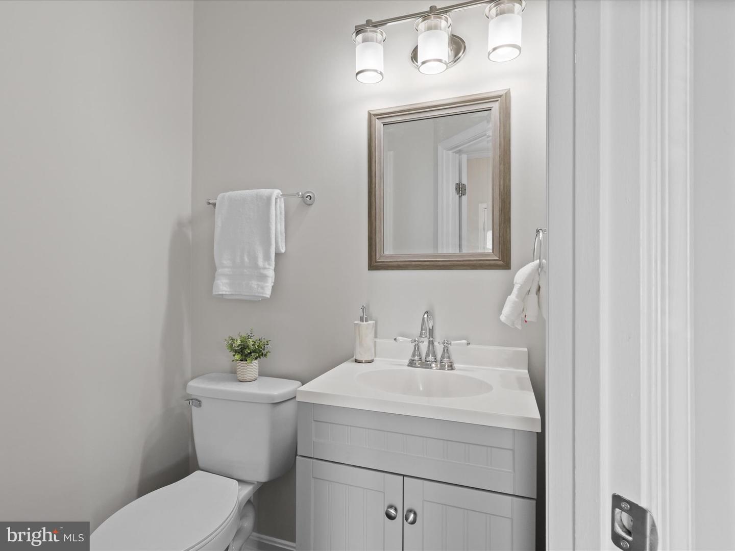 4019 KIMBERLEY GLEN CT, CHANTILLY, Virginia 20151, 3 Bedrooms Bedrooms, ,3 BathroomsBathrooms,Residential,For sale,4019 KIMBERLEY GLEN CT,VAFX2273654 MLS # VAFX2273654 4019 KIMBERLEY GLEN CT, CHANTILLY, Virginia 20151, 3 Bedrooms Bedrooms, ,3 BathroomsBathrooms,Residential,For sale,4019 KIMBERLEY GLEN CT,VAFX2273654 MLS # VAFX2273654