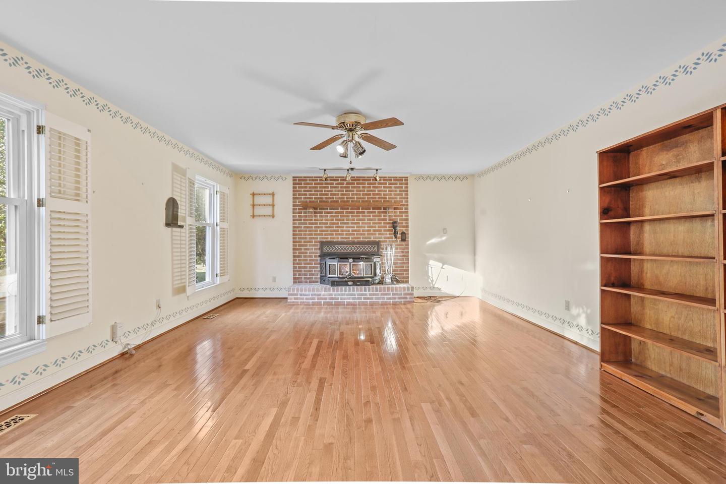 11 N POINTE DR, FREDERICKSBURG, Virginia 22405, 4 Bedrooms Bedrooms, ,3 BathroomsBathrooms,Residential,For sale,11 N POINTE DR,VAST2043426 MLS # VAST2043426
