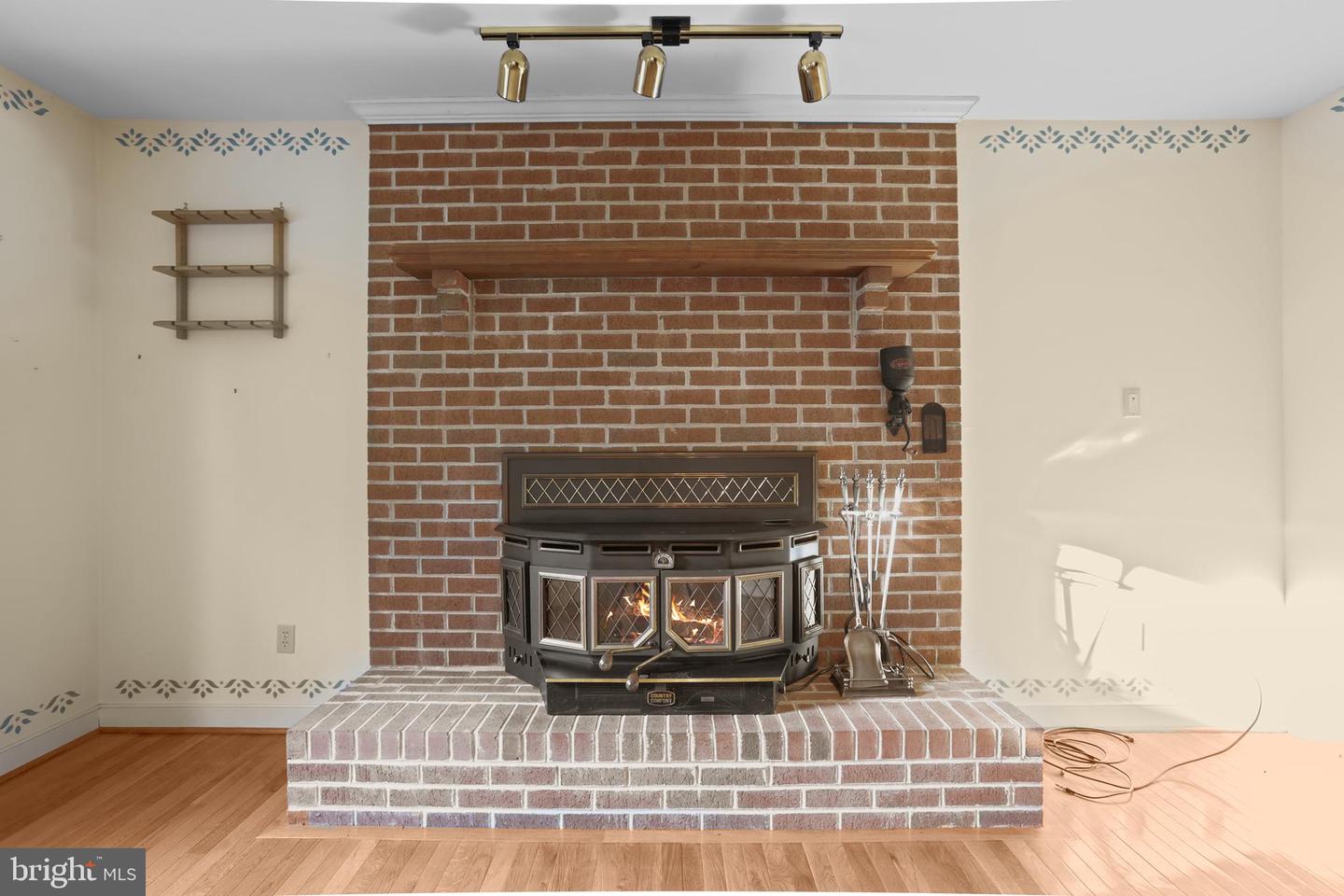 11 N POINTE DR, FREDERICKSBURG, Virginia 22405, 4 Bedrooms Bedrooms, ,3 BathroomsBathrooms,Residential,For sale,11 N POINTE DR,VAST2043426 MLS # VAST2043426