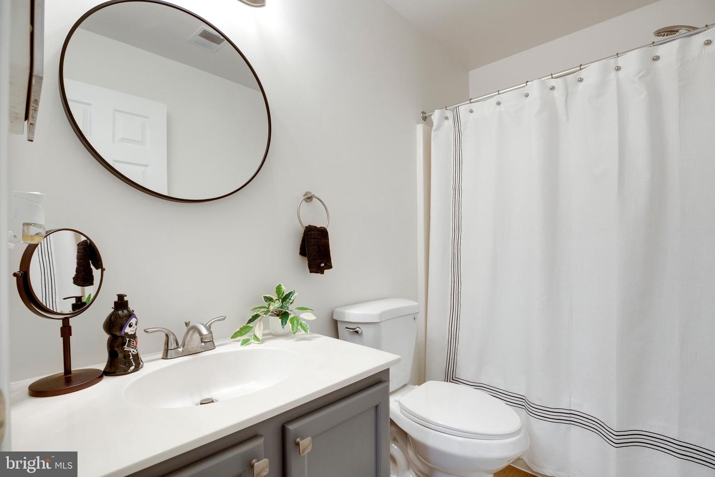 14883 BUTTONWOOD CT, WOODBRIDGE, Virginia 22193, 4 Bedrooms Bedrooms, ,3 BathroomsBathrooms,Residential,For sale,14883 BUTTONWOOD CT,VAPW2105814 MLS # VAPW2105814
