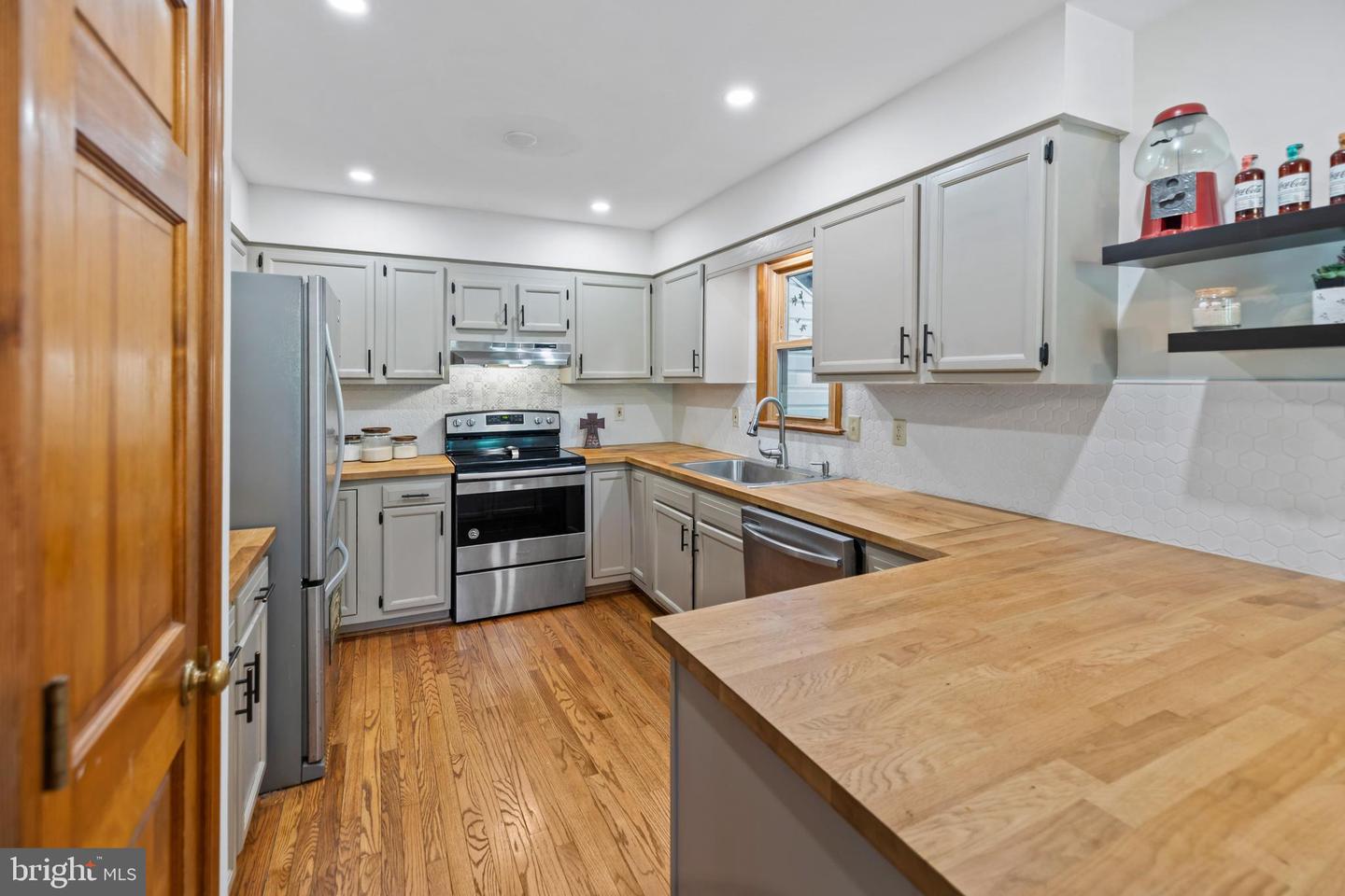 10318 SHAW DR, SPOTSYLVANIA, Virginia 22553, 3 Bedrooms Bedrooms, 4 Rooms Rooms,2 BathroomsBathrooms,Residential,For sale,10318 SHAW DR,VASP2036846 MLS # VASP2036846