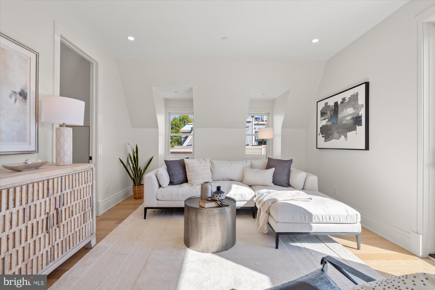 115 N WEST ST, ALEXANDRIA, Virginia 22314, 4 Bedrooms Bedrooms, ,4 BathroomsBathrooms,Residential,For sale,115 N WEST ST,VAAX2050808 MLS # VAAX2050808