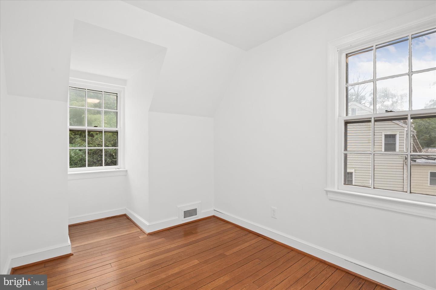 5018 V ST NW, WASHINGTON, District Of Columbia 20007, 4 Bedrooms Bedrooms, ,3 BathroomsBathrooms,Residential,For sale,5018 V ST NW,DCDC2226614 MLS # DCDC2226614