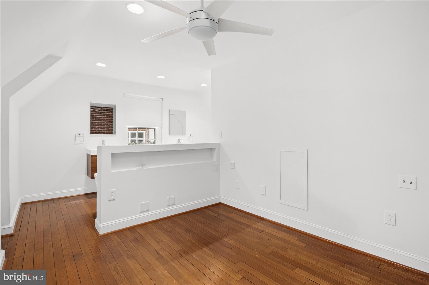 5018 V ST NW, WASHINGTON, District Of Columbia 20007, 4 Bedrooms Bedrooms, ,3 BathroomsBathrooms,Residential,For sale,5018 V ST NW,DCDC2226614 MLS # DCDC2226614