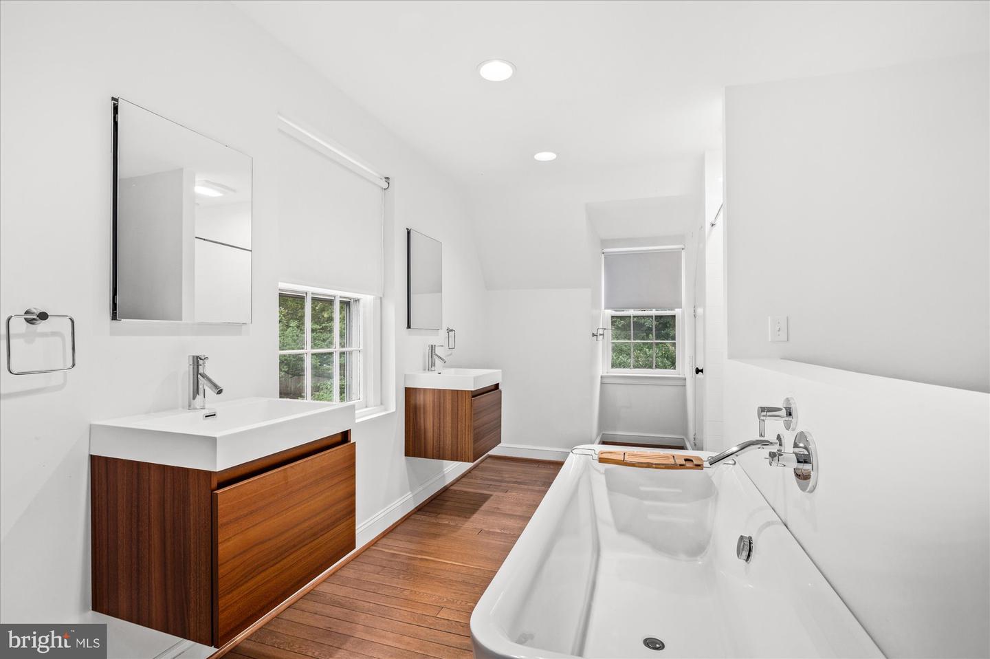 5018 V ST NW, WASHINGTON, District Of Columbia 20007, 4 Bedrooms Bedrooms, ,3 BathroomsBathrooms,Residential,For sale,5018 V ST NW,DCDC2226614 MLS # DCDC2226614