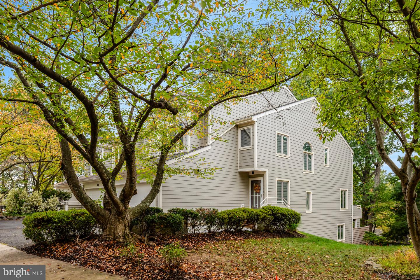 11110 LAKESPRAY WAY, RESTON, Virginia 20191, 3 Bedrooms Bedrooms, 12 Rooms Rooms,3 BathroomsBathrooms,Residential,For sale,11110 LAKESPRAY WAY,VAFX2274006 MLS # VAFX2274006