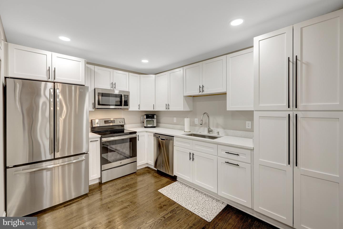 11110 LAKESPRAY WAY, RESTON, Virginia 20191, 3 Bedrooms Bedrooms, 12 Rooms Rooms,3 BathroomsBathrooms,Residential,For sale,11110 LAKESPRAY WAY,VAFX2274006 MLS # VAFX2274006