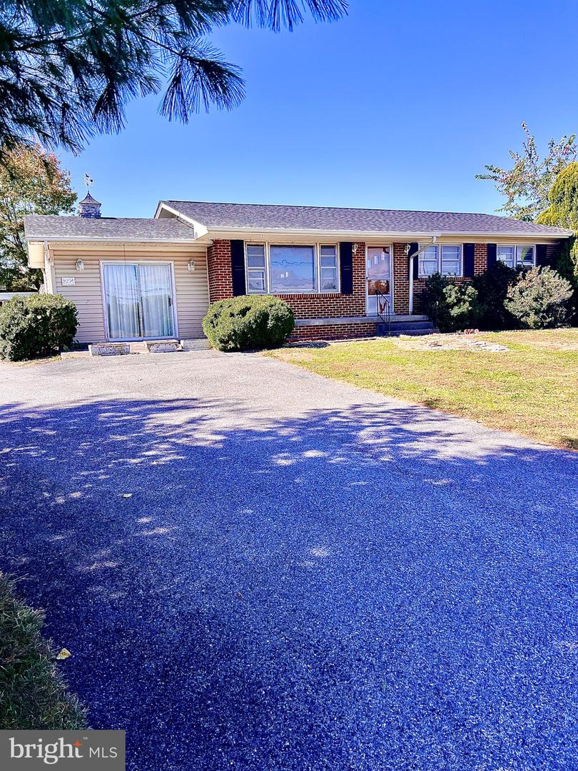 2294 FRONT ROYAL, WINCHESTER, Virginia 22602, 3 Bedrooms Bedrooms, 7 Rooms Rooms,1 BathroomBathrooms,Residential,For sale,2294 FRONT ROYAL,VAFV2037346 MLS # VAFV2037346