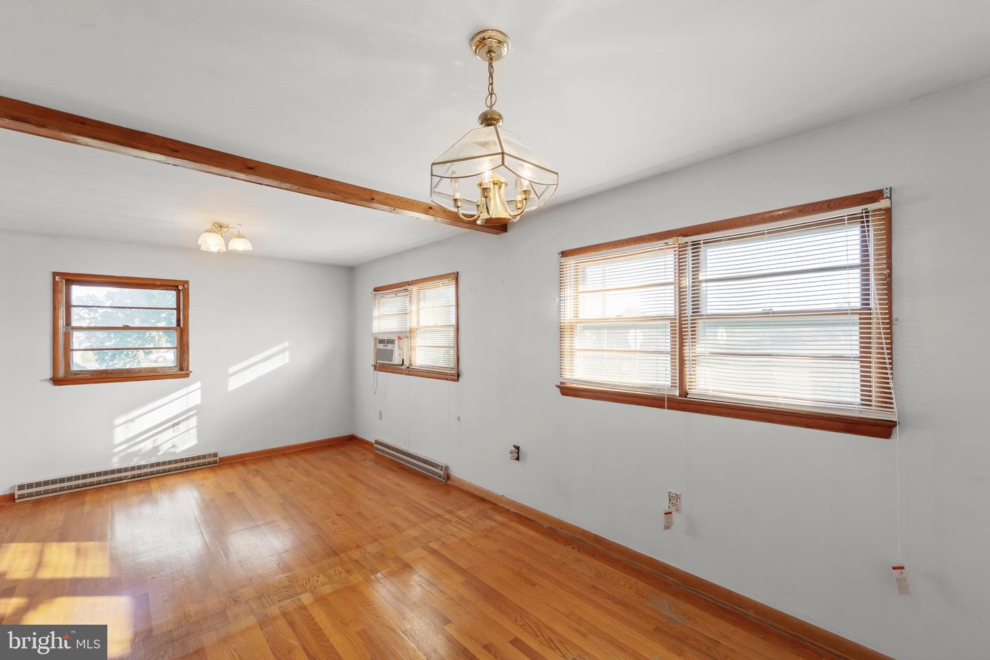 2294 FRONT ROYAL, WINCHESTER, Virginia 22602, 3 Bedrooms Bedrooms, 7 Rooms Rooms,1 BathroomBathrooms,Residential,For sale,2294 FRONT ROYAL,VAFV2037346 MLS # VAFV2037346