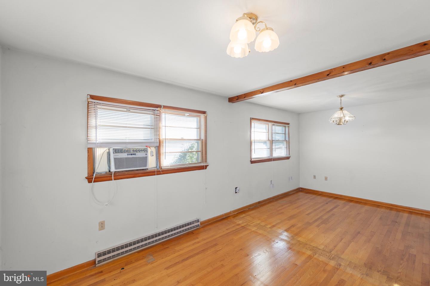 2294 FRONT ROYAL, WINCHESTER, Virginia 22602, 3 Bedrooms Bedrooms, 7 Rooms Rooms,1 BathroomBathrooms,Residential,For sale,2294 FRONT ROYAL,VAFV2037346 MLS # VAFV2037346