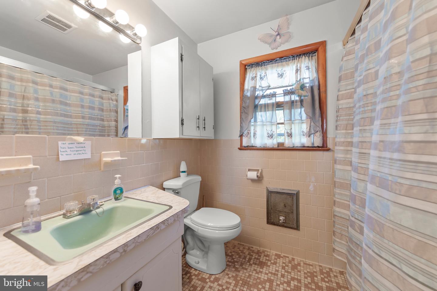2294 FRONT ROYAL, WINCHESTER, Virginia 22602, 3 Bedrooms Bedrooms, 7 Rooms Rooms,1 BathroomBathrooms,Residential,For sale,2294 FRONT ROYAL,VAFV2037346 MLS # VAFV2037346