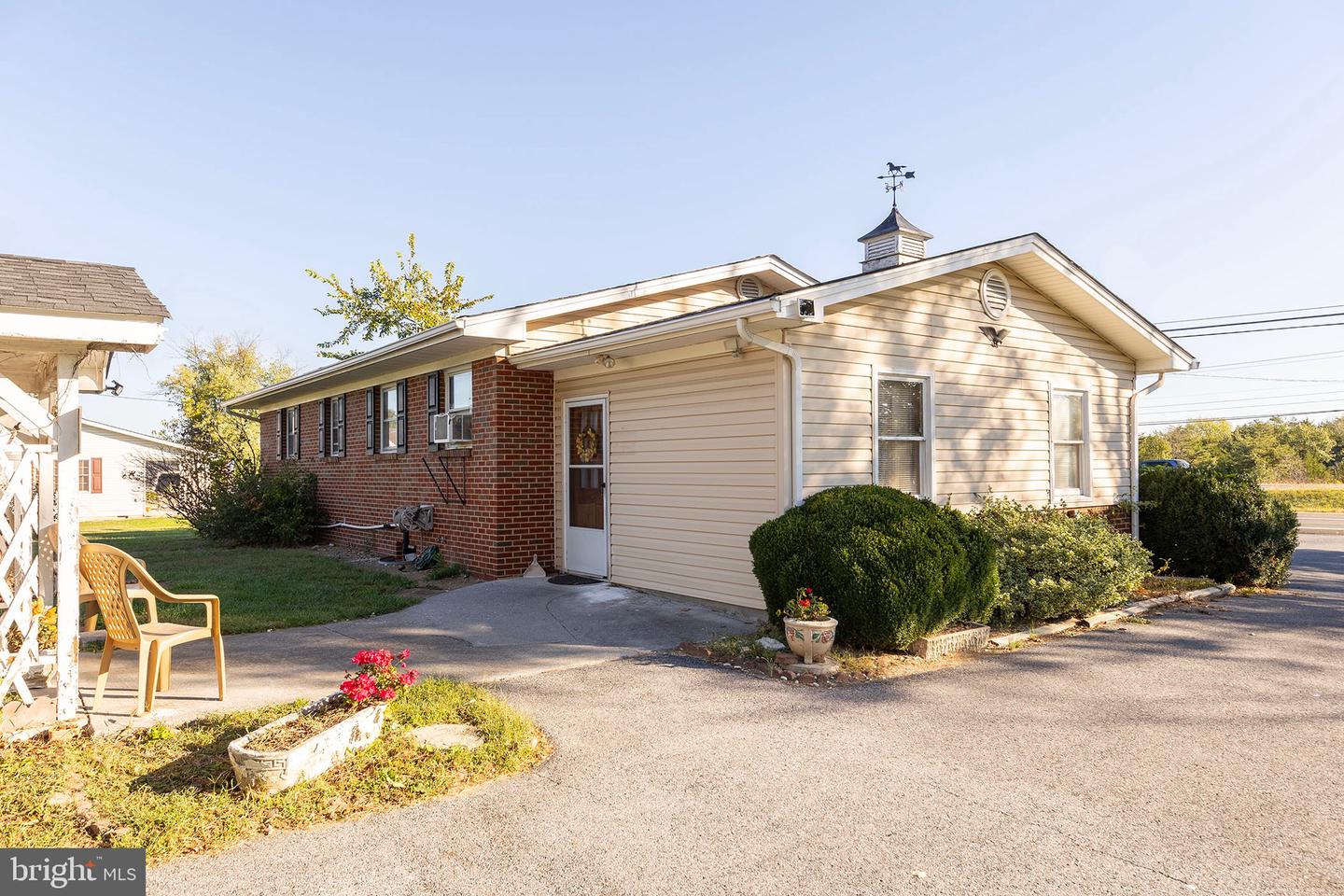 2294 FRONT ROYAL, WINCHESTER, Virginia 22602, 3 Bedrooms Bedrooms, 7 Rooms Rooms,1 BathroomBathrooms,Residential,For sale,2294 FRONT ROYAL,VAFV2037346 MLS # VAFV2037346