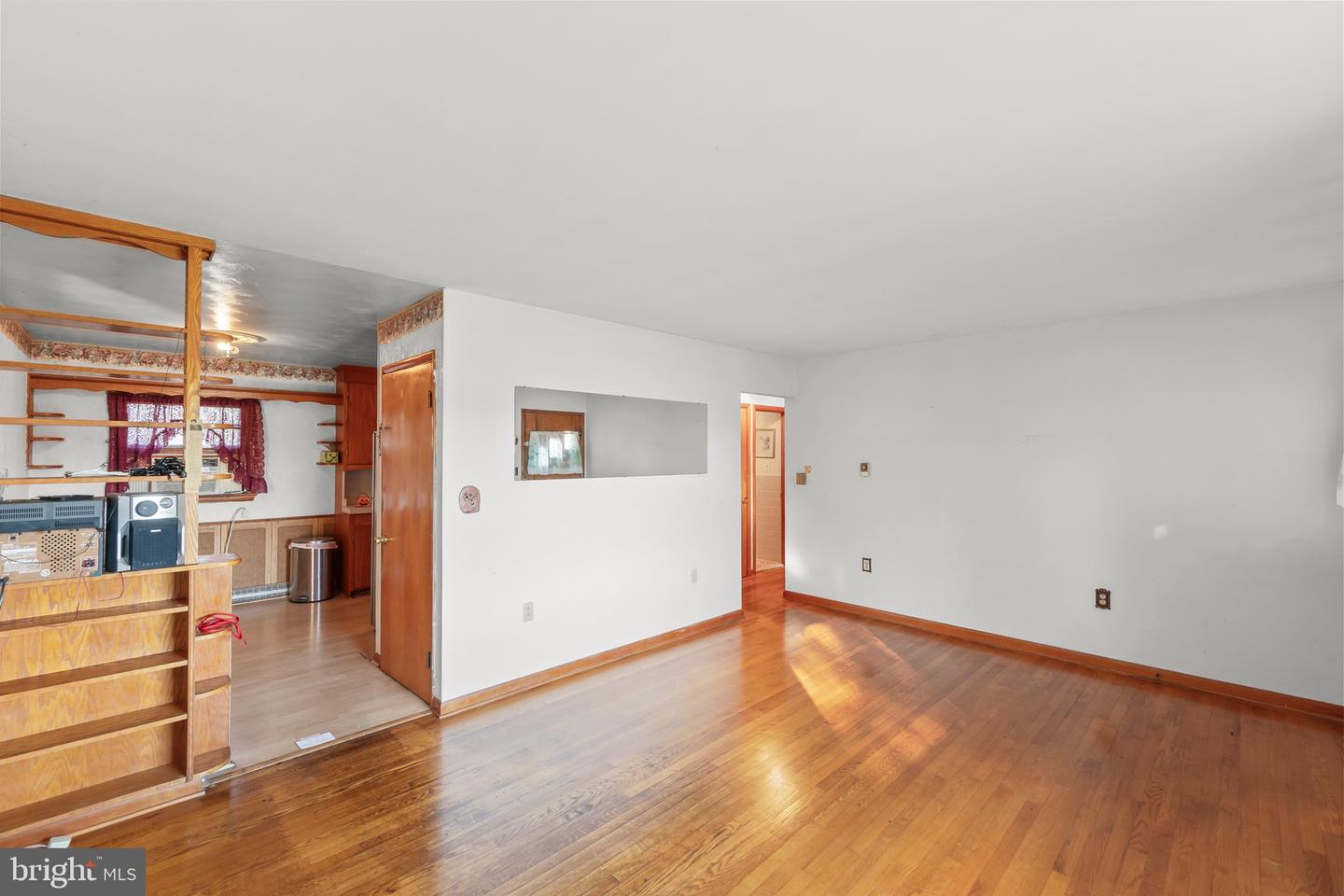 2294 FRONT ROYAL, WINCHESTER, Virginia 22602, 3 Bedrooms Bedrooms, 7 Rooms Rooms,1 BathroomBathrooms,Residential,For sale,2294 FRONT ROYAL,VAFV2037346 MLS # VAFV2037346
