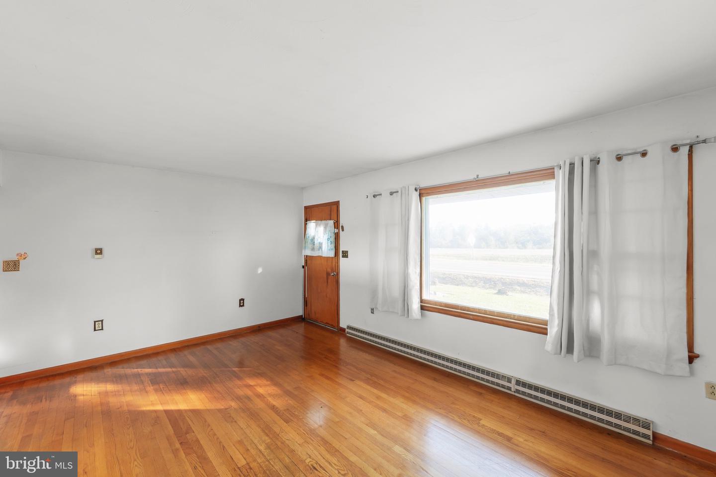 2294 FRONT ROYAL, WINCHESTER, Virginia 22602, 3 Bedrooms Bedrooms, 7 Rooms Rooms,1 BathroomBathrooms,Residential,For sale,2294 FRONT ROYAL,VAFV2037346 MLS # VAFV2037346