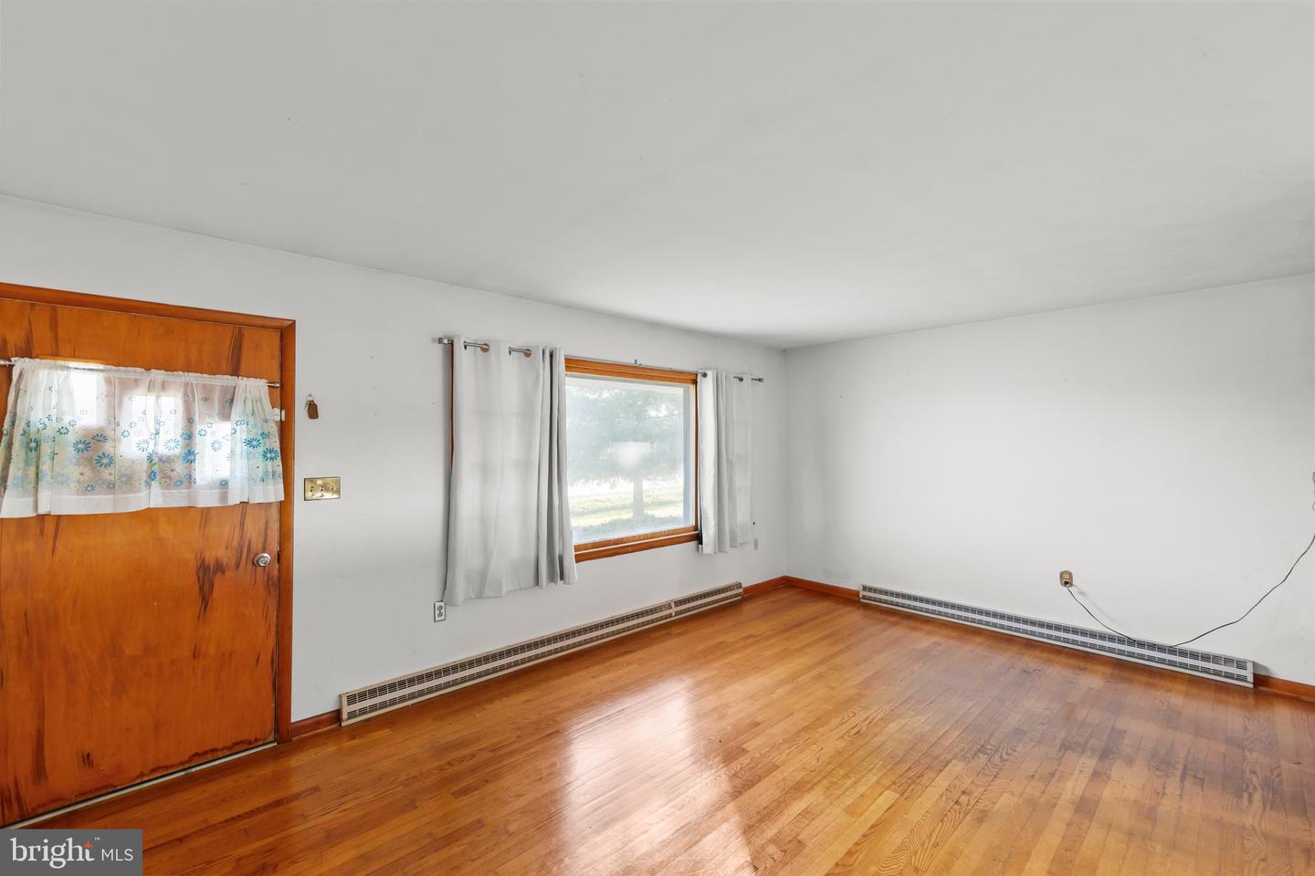 2294 FRONT ROYAL, WINCHESTER, Virginia 22602, 3 Bedrooms Bedrooms, 7 Rooms Rooms,1 BathroomBathrooms,Residential,For sale,2294 FRONT ROYAL,VAFV2037346 MLS # VAFV2037346