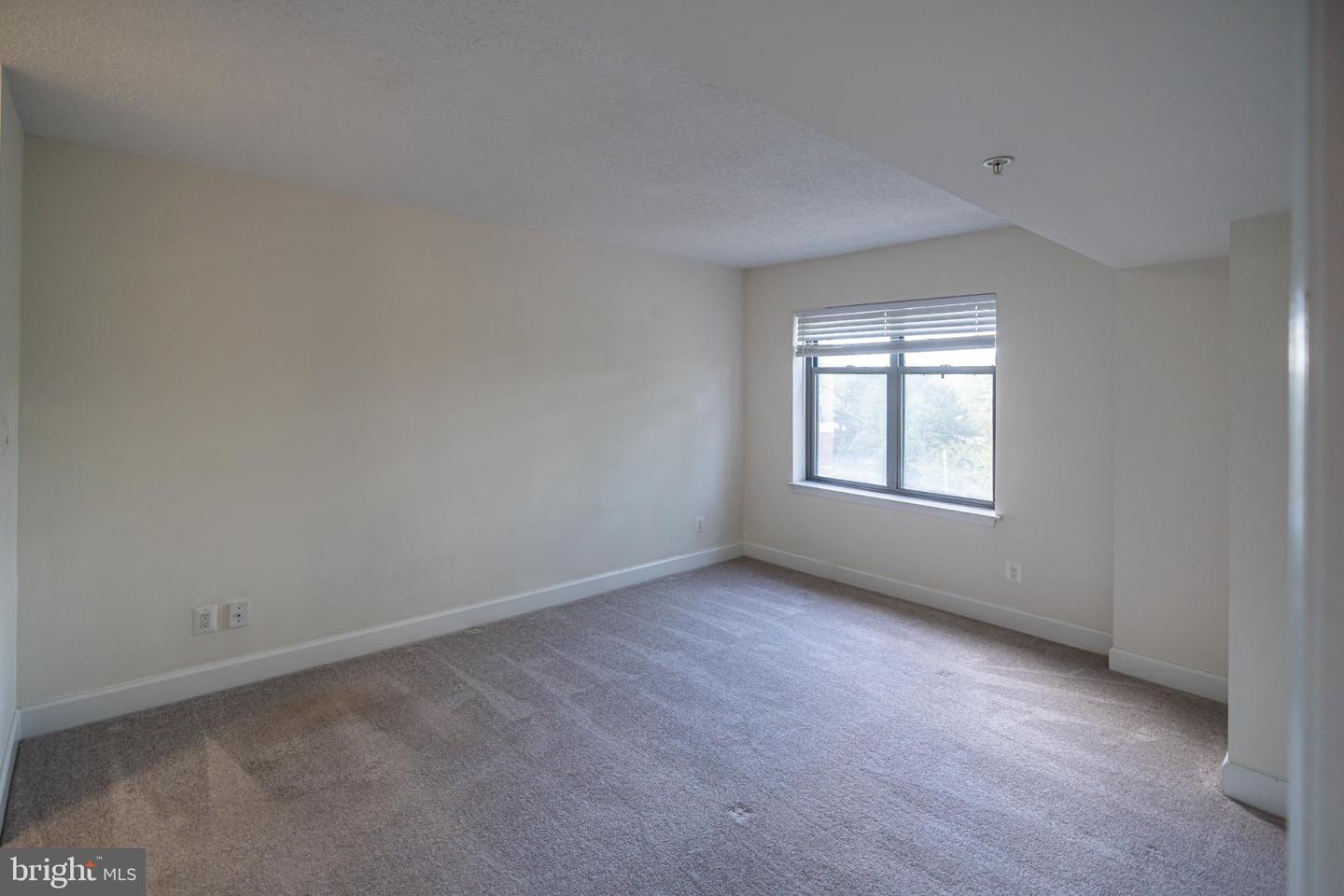 3401 38TH ST NW #316, WASHINGTON, District Of Columbia 20016, 2 Bedrooms Bedrooms, 4 Rooms Rooms,2 BathroomsBathrooms,Residential,For sale,3401 38TH ST NW #316,DCDC2227034 MLS # DCDC2227034