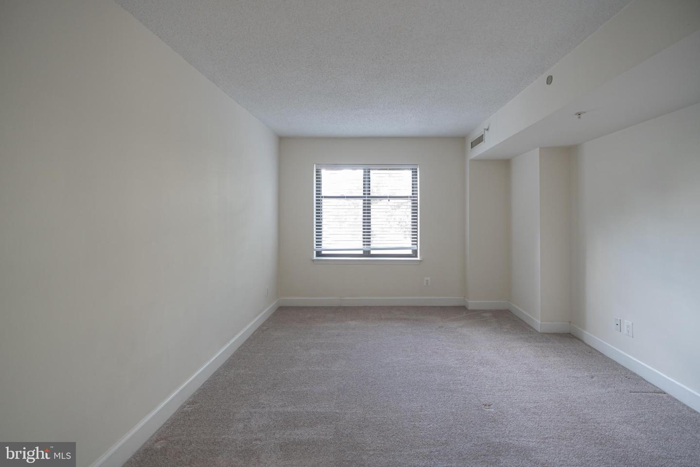 3401 38TH ST NW #316, WASHINGTON, District Of Columbia 20016, 2 Bedrooms Bedrooms, 4 Rooms Rooms,2 BathroomsBathrooms,Residential,For sale,3401 38TH ST NW #316,DCDC2227034 MLS # DCDC2227034