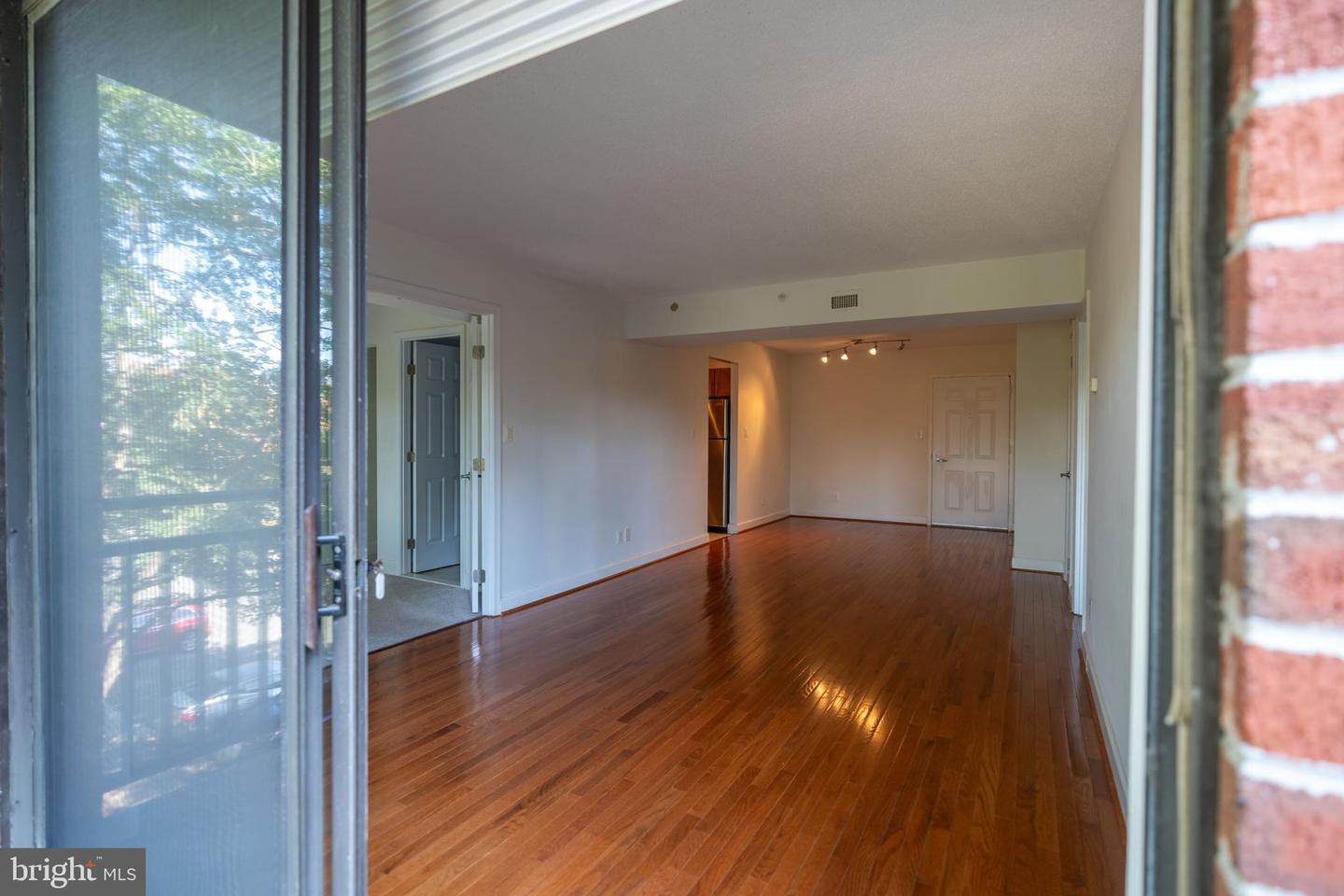 3401 38TH ST NW #316, WASHINGTON, District Of Columbia 20016, 2 Bedrooms Bedrooms, 4 Rooms Rooms,2 BathroomsBathrooms,Residential,For sale,3401 38TH ST NW #316,DCDC2227034 MLS # DCDC2227034