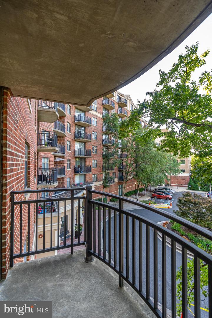 3401 38TH ST NW #316, WASHINGTON, District Of Columbia 20016, 2 Bedrooms Bedrooms, 4 Rooms Rooms,2 BathroomsBathrooms,Residential,For sale,3401 38TH ST NW #316,DCDC2227034 MLS # DCDC2227034
