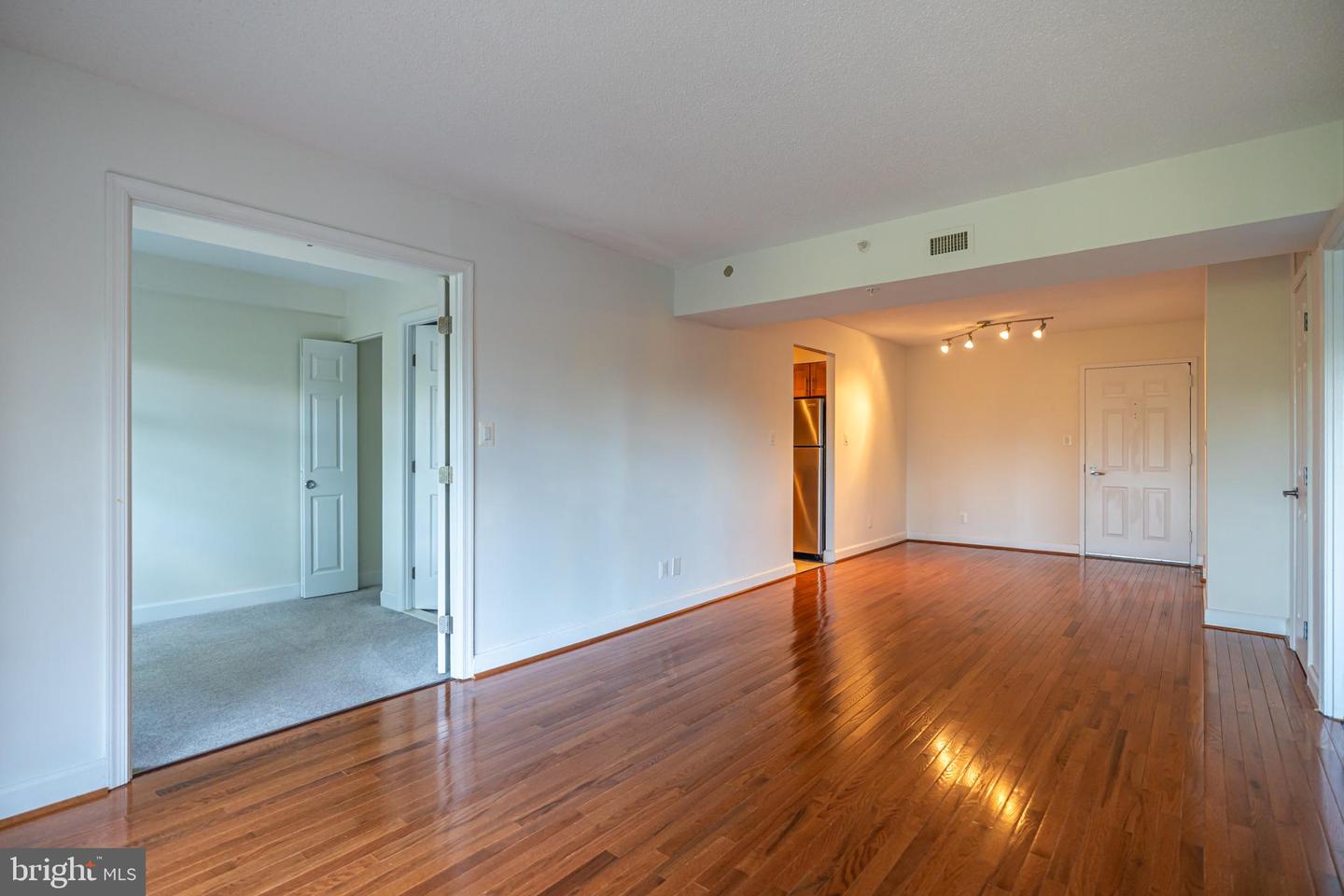 3401 38TH ST NW #316, WASHINGTON, District Of Columbia 20016, 2 Bedrooms Bedrooms, 4 Rooms Rooms,2 BathroomsBathrooms,Residential,For sale,3401 38TH ST NW #316,DCDC2227034 MLS # DCDC2227034