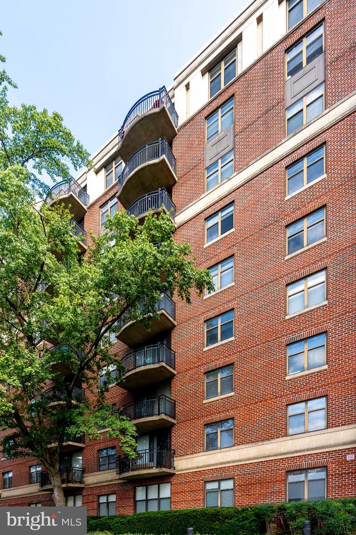 3401 38TH ST NW #316, WASHINGTON, District Of Columbia 20016, 2 Bedrooms Bedrooms, 4 Rooms Rooms,2 BathroomsBathrooms,Residential,For sale,3401 38TH ST NW #316,DCDC2227034 MLS # DCDC2227034