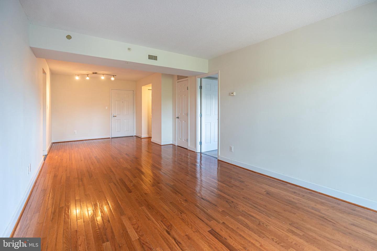 3401 38TH ST NW #316, WASHINGTON, District Of Columbia 20016, 2 Bedrooms Bedrooms, 4 Rooms Rooms,2 BathroomsBathrooms,Residential,For sale,3401 38TH ST NW #316,DCDC2227034 MLS # DCDC2227034