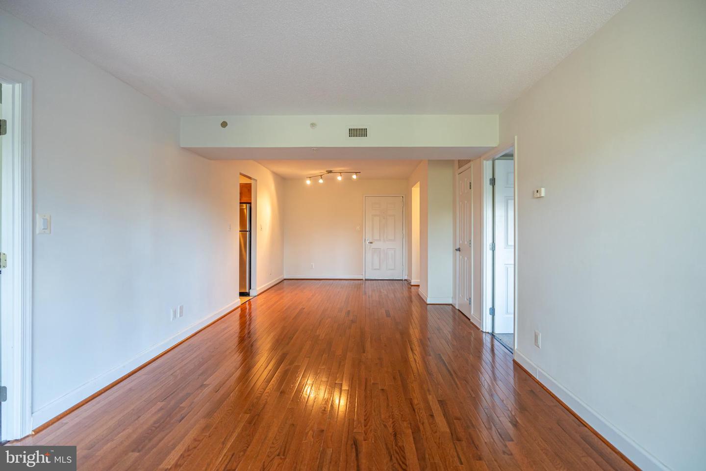 3401 38TH ST NW #316, WASHINGTON, District Of Columbia 20016, 2 Bedrooms Bedrooms, 4 Rooms Rooms,2 BathroomsBathrooms,Residential,For sale,3401 38TH ST NW #316,DCDC2227034 MLS # DCDC2227034
