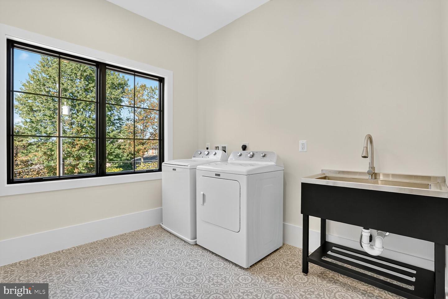 1615 N WAKEFIELD ST, ARLINGTON, Virginia 22207, 6 Bedrooms Bedrooms, ,7 BathroomsBathrooms,Residential,For sale,1615 N WAKEFIELD ST,VAAR2064854 MLS # VAAR2064854