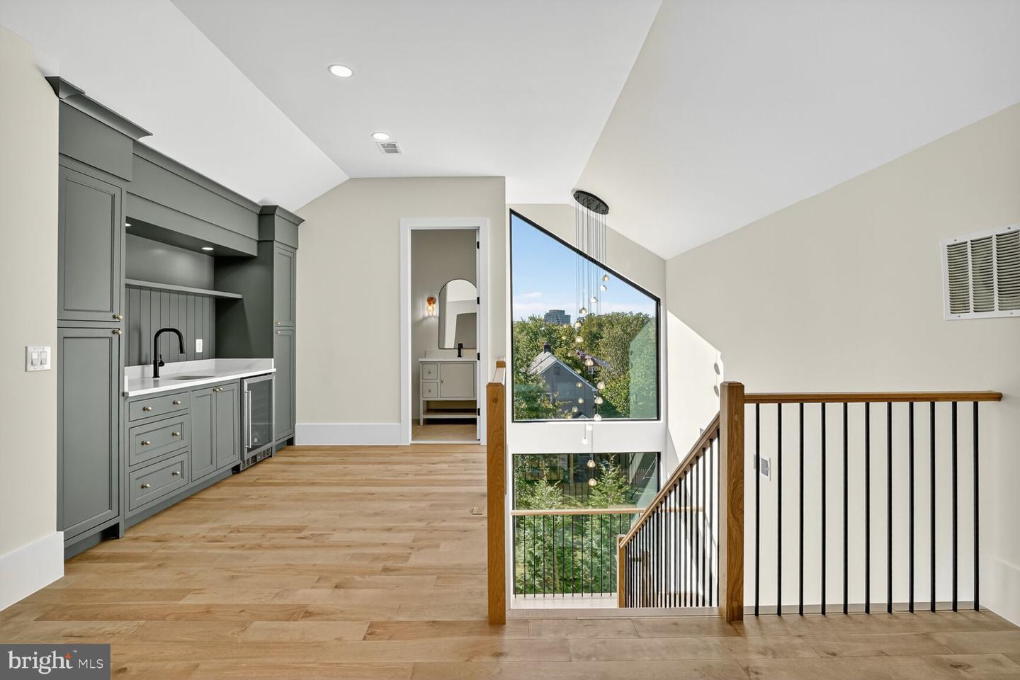 1615 N WAKEFIELD ST, ARLINGTON, Virginia 22207, 6 Bedrooms Bedrooms, ,7 BathroomsBathrooms,Residential,For sale,1615 N WAKEFIELD ST,VAAR2064854 MLS # VAAR2064854