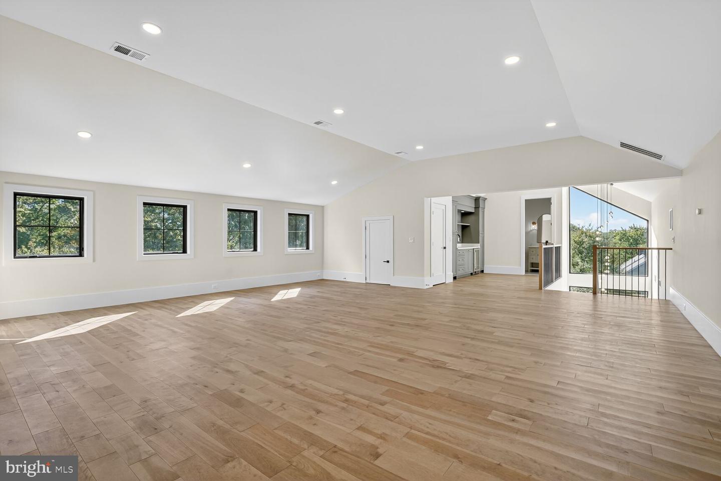 1615 N WAKEFIELD ST, ARLINGTON, Virginia 22207, 6 Bedrooms Bedrooms, ,7 BathroomsBathrooms,Residential,For sale,1615 N WAKEFIELD ST,VAAR2064854 MLS # VAAR2064854
