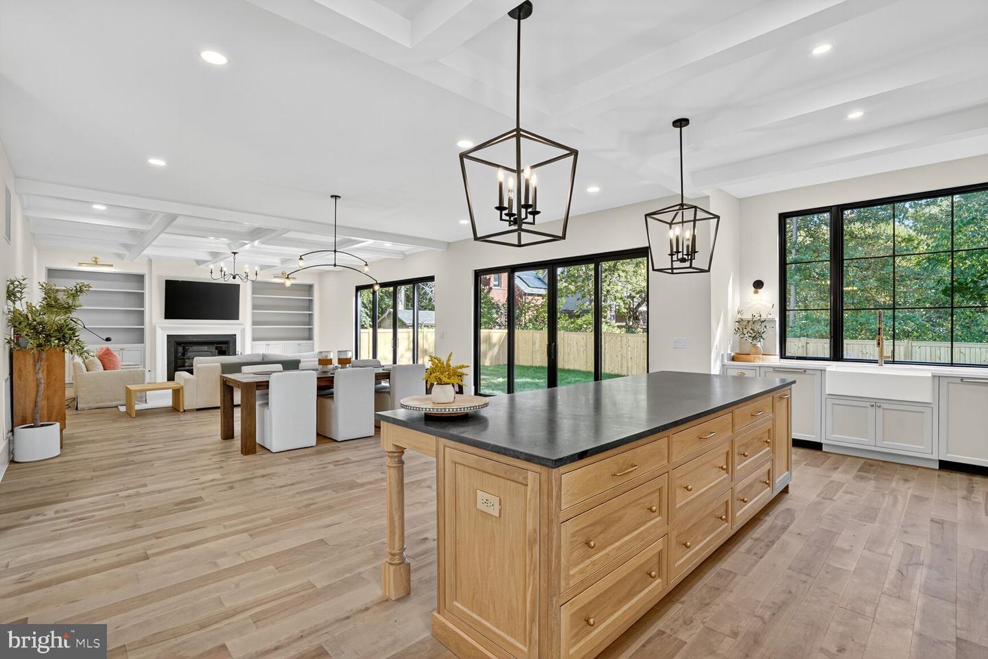 1615 N WAKEFIELD ST, ARLINGTON, Virginia 22207, 6 Bedrooms Bedrooms, ,7 BathroomsBathrooms,Residential,For sale,1615 N WAKEFIELD ST,VAAR2064854 MLS # VAAR2064854